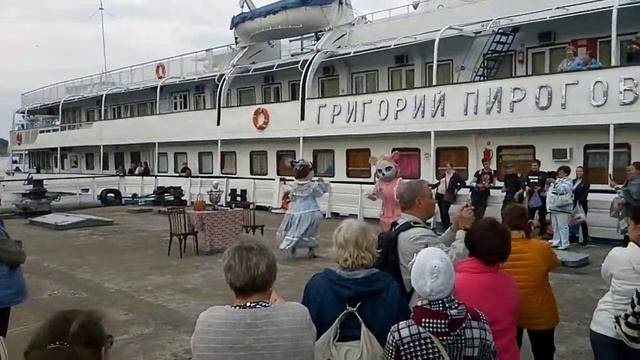 Город Мышкин. Пристань.Встреча теплохода