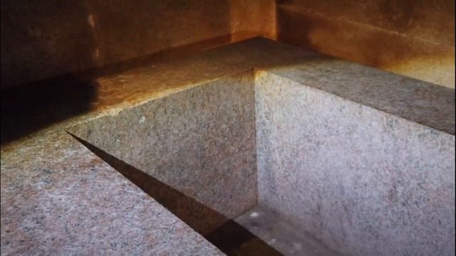 Найден древний саркофаг с машинным уровнем обработки. Серапеум отдыхает