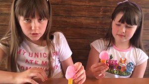 Весело лепим мороженое на палочке из воздушного пластилина