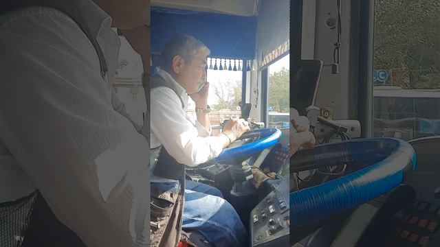 водила должен держаться за руль, всё остальное - превышение пономочий! это уголовка!29сентября2023 смотреть онлайн