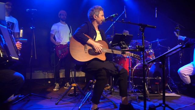 Светлана Сурганова | 29.12.2021 16 тонн | между песнями смотреть онлайн