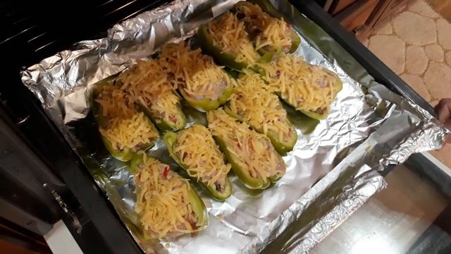 Фаршированный перец и пицца в булочках. смотреть онлайн