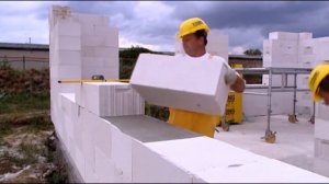 Building a house with lightweight aerated concrete blocks