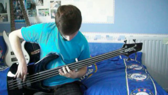 Muse - Hysteria Bass intro on Fretless Bass смотреть онлайн