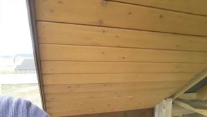 Отделка консольных свесов планкеном из лиственницы