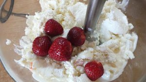 Блинный торт с клубникой