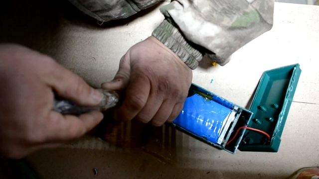 Разбираем литиевый аккумулятор 12V8ah смотреть онлайн