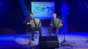 Коробейники!!! Превосходно с задором играет дуэт братьев баянистов Андрея и Георгия Фофановых!!!