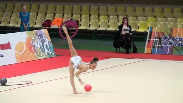 Аверина Арина, мяч. Командное Первенство Москвы. 28.03.13 смотреть онлайн