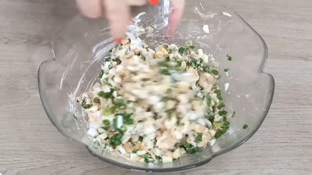 Пирог из лаваша за 10 минут на сковороде с луком, яйцом и рыбой