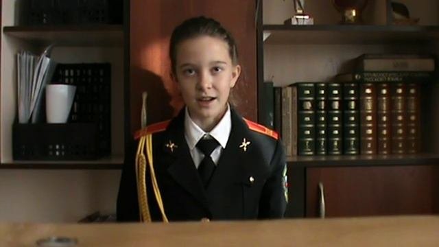 страначитающая Макух Настя читает басню 