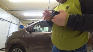 Смазка роликов двери Citroen SpaceTourer. Смотреть до конца!!! The door without a creak ))