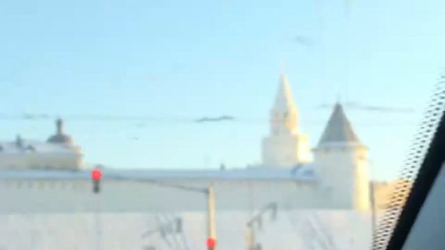 Казань солнечным зимним утром, мечеть Кол Шариф сияет в лучах утреннего солнца смотреть онлайн