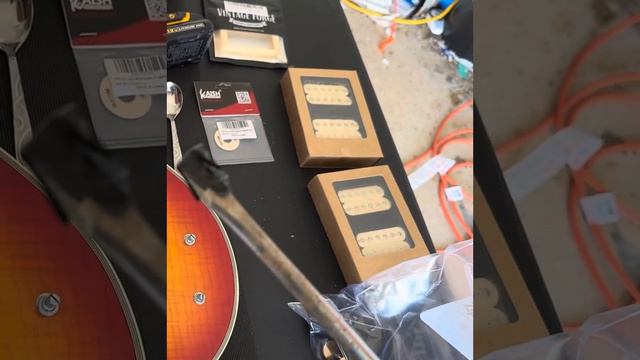 How To Remove A Tailpiece Bushing from tune o matic the Easy Way From A Les Paul Style Guitar смотреть онлайн