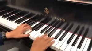 Queen’s Minuet by William Gillock