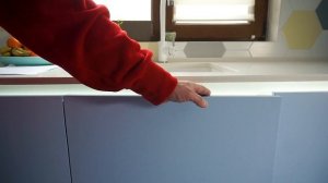 Кухня на заказ,  Голубая кухня с фасадами дсп EGGER.