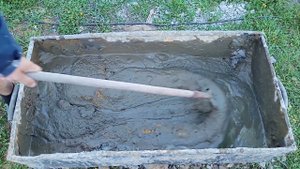 Нет бетономешалки? Не беда, показываю чем легко замешать раствор в корыте