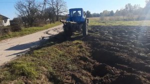 пашем поле. мтз 52 . красивый осенний день. ? ?