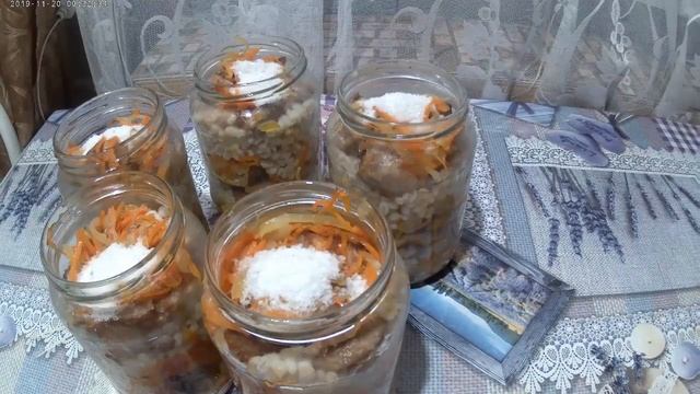 Заготавливаем перловку с мясом на зиму.  Без автоклава.
