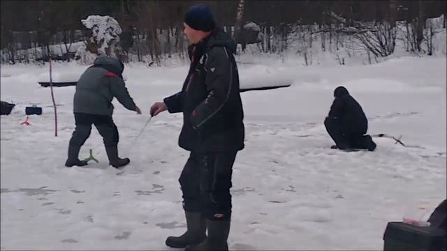 Рыбалка на Верхнем. Актив работает в разных горизонтах. Клёвое место Лосиный остров. смотреть онлайн