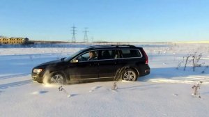 Volvo XС70 в чистом поле