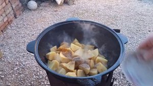 Грузинское блюдо ОДЖАХУРИ на костре в казане.