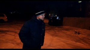 СВЕРНУЛ ШЕЮ ПРОХОЖЕМУ