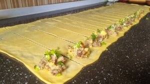 ПОЛОЖИТЕ ТЕСТО В КИПЯЩЕЕ МАСЛО. РЕЗУЛЬТАТ ВАС УДИВИТ! Я БОЛЬШЕ НЕ ПОКУПАЮ В МАГАЗИНЕ. Жареная самса.