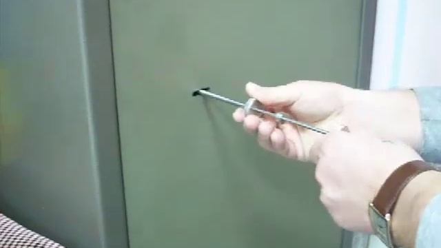 Как открыть сейф отмычкой
