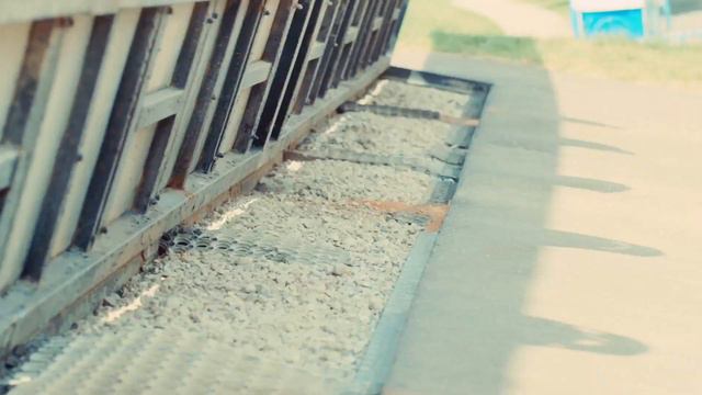 Снимай капюшон и наушники когда переходишь железную дорогу!!! смотреть онлайн