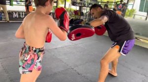 Muay Thai pad work. Тайский бокс. Работа на лапах
