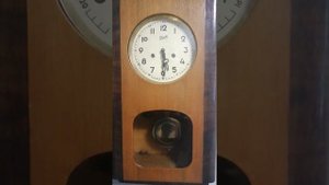 ОМЗ советские настенные часы  с маятником и боем