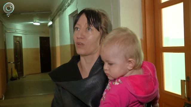 На 38 комнаток всего одна уборная. Как долго люди будут томиться в очередях к санузлу? смотреть онлайн