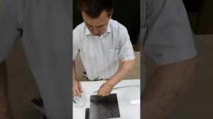 Как правильно наклеить зеркало на дверь
