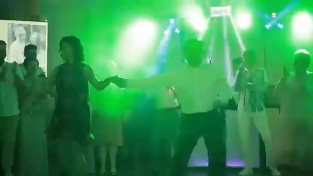 Зажигательный танец родителей на свадьбе смотреть онлайн