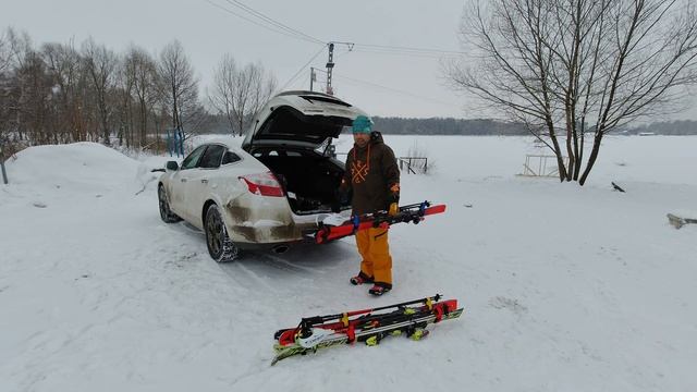 Удобная переноска для горных лыж и палок SKI-N-GO. Связки для лыж и палок любого размера. Стяжка лы