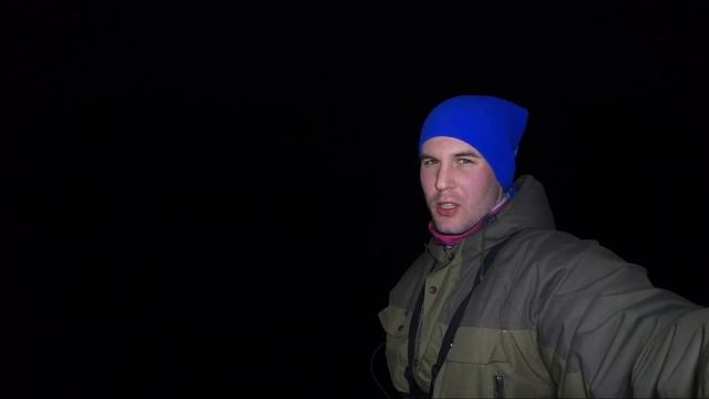 РЫБАЛКА С НОЧЕВКОЙ В НОВОМ МЕСТЕ! ОДИН за хищником на ДВОЕ суток! Поставил закидушки на реке. смотреть онлайн