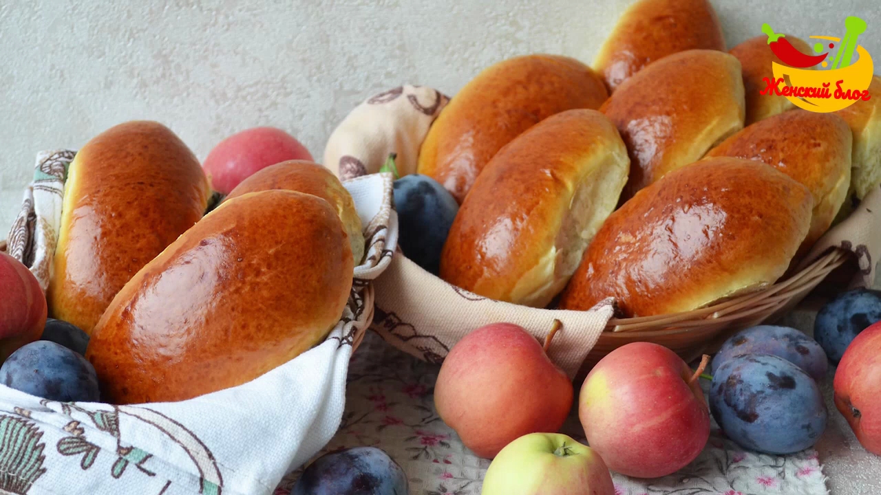 Пирожки с яблоками и сливами