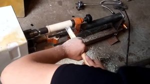 Токарный станок из мотора от стиральной машины. Первая заготовка.