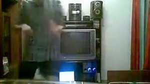 как правильно танцевать под драм н бейс-))) ржака))