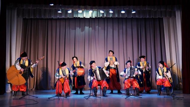 1. Попурри на темы русских и украинских народных песен и мелодий смотреть онлайн