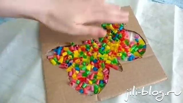 Необычная поделка из коктейльных трубочек