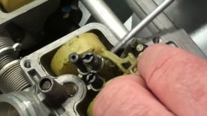 Pt.6 1998 Honda GL1500C Valkyrie Project - How To Disassemble The Carbs