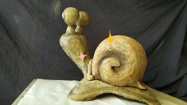 Улитка дворовая прирученная , соблюдает скоростной режим...?