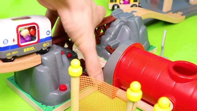 Wooden Railway with Trains for Kids смотреть онлайн