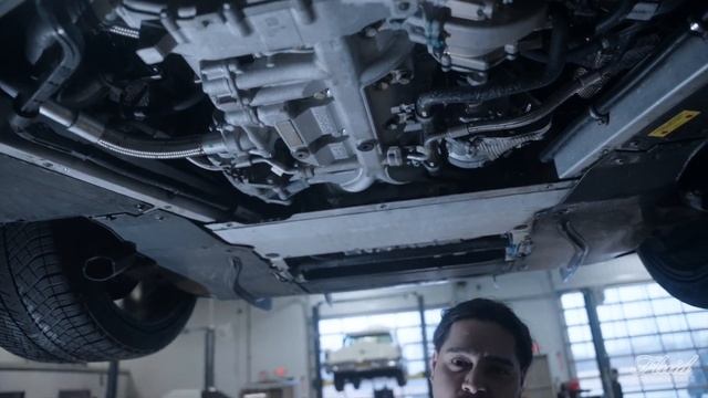 Changing The Oil On a McLaren 720s смотреть онлайн