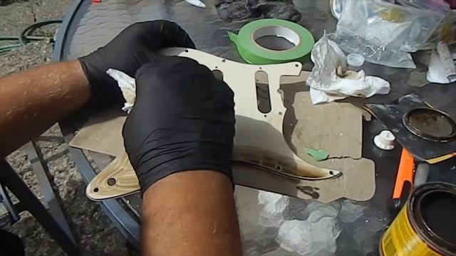 Relicing a Stratocaster pickguard смотреть онлайн
