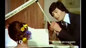 Bülent Ersoy: Ölmeyen Şarkı - Baharı Bekleyen Kumrular...♥ இܓ