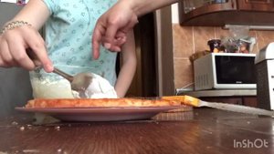 Я готовлю торт на день рождение маме