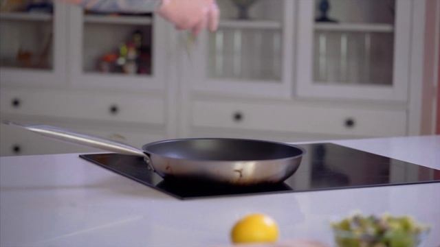 Куриный шницель с кислым салатом | Готовим с Александром Вяхеревым